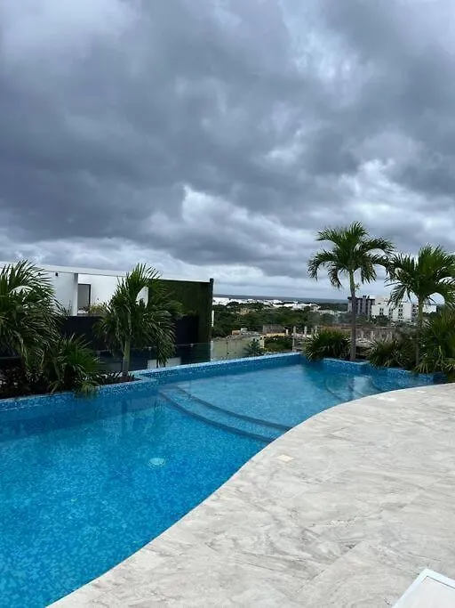 Contacts de Enchanting Studio With Perfect Location!